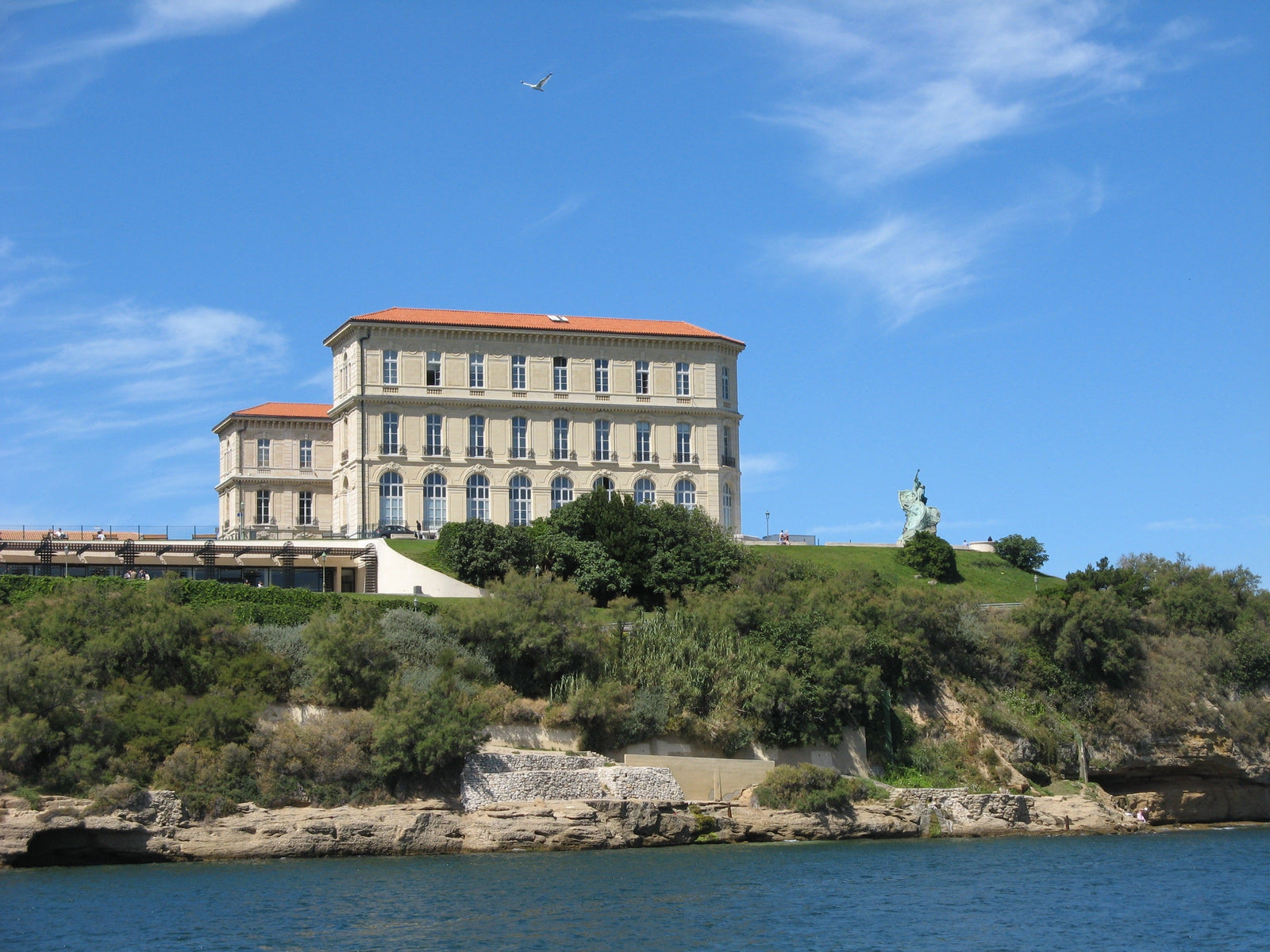 Une journée d'exception à Marseille 13008 : Shopping de luxe, gastronomie et adresses confidentielles